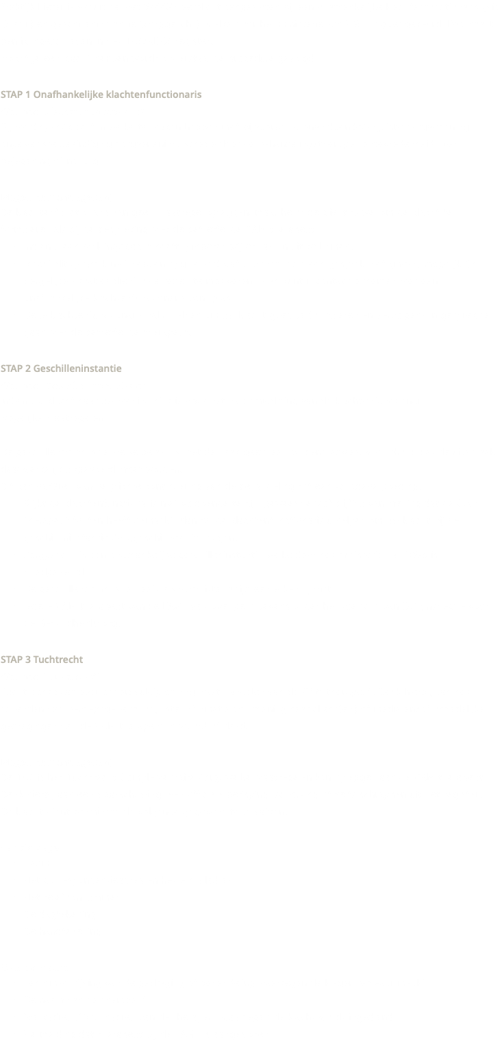 Praktijk Liefer is vanuit de wet WKKGZ verplicht aangesloten bij een onafhankelijke klachtenfunctionaris (via Quasir) en geschilleninstantie (Zorggeschil), welke door het ministerie van VWS is goedgekeurd. Daarnaast ben ik ingeschreven in het TCZ/RBCZ register. Mocht je een klacht hebben wordt onderstaande procedure gevolgd. STAP 1 Onafhankelijke klachtenfunctionaris Wanneer klachtenfunctionaris? Bij meldingen/klachten welke te maken hebben met bijvoorbeeld onvoldoende/onjuiste zorgverlening, ongewenste beëindiging zorgverlening, schade door de behandeling/therapie, ontevredenheid over bejegening of nazorg. Mogelijke maatregel(en) De klachtenfunctionaris kan geen maatregel opleggen, maar helpt de cliënt zowel om de klacht te formuleren als bij de bespreking met de betreffende CAM-therapeut. Indien u een melding/klacht heeft, proberen wij er samen uit te komen. Mocht dit gesprek niet hebben opgeleverd wat u wenst, of is een gesprek niet (meer) mogelijk (in dergelijke situaties dient u de reden te motiveren), dan kunt u contact opnemen met een onafhankelijke klachtenfunctionaris van Quasir. Deze klachtenfunctionaris zal u helpen om uw klacht goed te formuleren en vervolgens in gesprek te gaan met de betreffende therapeut. STAP 2 Geschilleninstantie Wanneer Geschillencommissie? Indien uw klacht naar uw mening niet is opgelost na bemiddeling van de klachtenfunctionaris. Mogelijke maatregelen De geschillencommissie welke belast is met de zaak geeft een bindend advies, wat inhoud dat de uitspraak daadwerkelijk uitgevoerd moet worden. Dit kan variëren van verplichte continuering van de behandeling tot een schadevergoeding. Blijkt de klachtenfunctionaris niet voldoende te zijn geweest en/of blijft u van mening dat de CAM-therapeut fouten heeft gemaakt, dan zal de klachtenfunctionaris u helpen om uw klacht bij de geschilleninstantie Zorggeschil neer te leggen. Zorggeschil is een onafhankelijke geschilleninstantie welke door het ministerie van VWS is goedgekeurd. De geschillencommissie heeft als voorzitter altijd een erkend jurist. Iedere CAM-therapeut van de FAGT valt overigens tevens onder het toezicht van IGZ (Inspectie voor de Gezondheidszorg) STAP 3 Tuchtrecht Wanneer Tuchtrecht? Tuchtrecht gaat over onzorgvuldig of ongepast handelen van de CAM-therapeut. Denk hierbij aan het schenden van beroepsgeheim, onjuiste informatie voorziening naar cliënt(en) of media en/of onzedelijke gedragingen van de CAM-therapeut in woord of daad. Mogelijke maatregel(en) De TCZ is het Tuchtrecht Complementaire Zorg, welke maatregelen kan opleggen aan de CAM-therapeut. Denk hierbij aan een waarschuwing, een officiële berisping, schorsing of zelfs schrappen uit het register. De klacht dient tenminste de volgende gegevens te bevatten: Van de klager: Naam Het correspondentieadres en het e-mailadres Het telefoonnummer De dagtekening De handtekening Over de klacht: Een omschrijving van de gedraging of behandeling waartegen de klager bezwaar maakt De naam van de therapeut Werkadres / Woonadres van de therapeut waartegen de klacht wordt ingediend Vermelding dat therapeut bij de FAGT is aangesloten